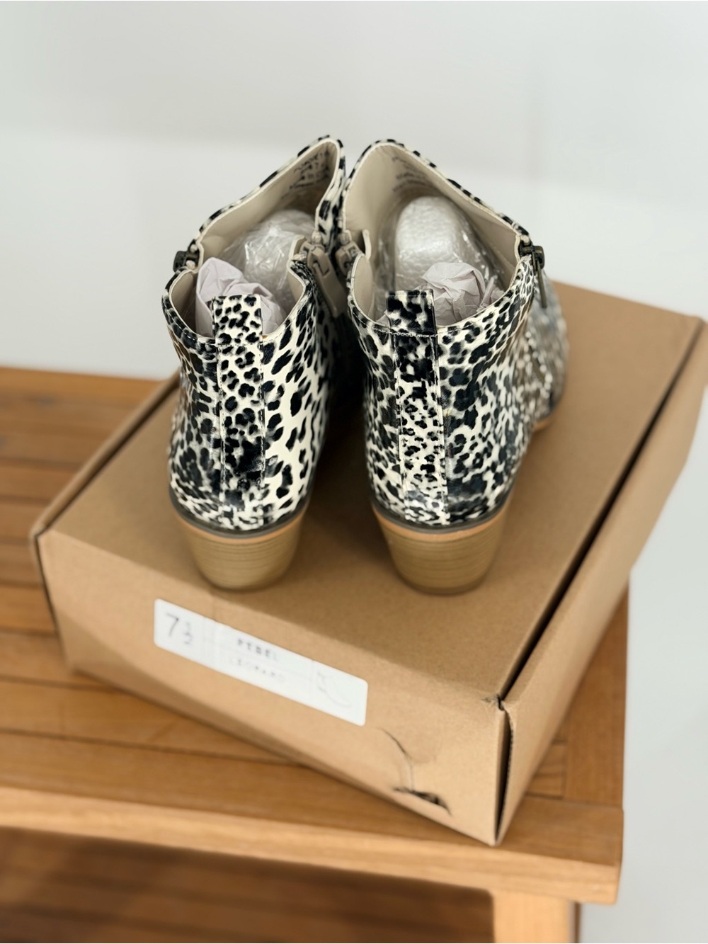 New Journee collection rebels Black & White Leopard Ankle Booties size 7 1/2 - Picture 3 of 4